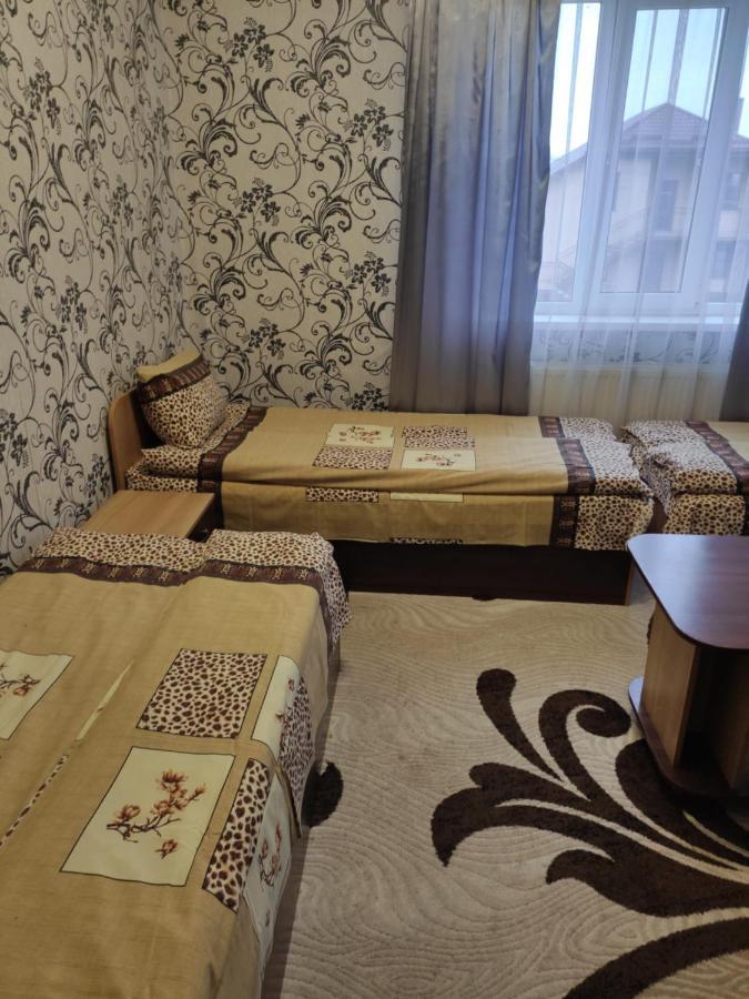 Karavan Hotel Bila Krynytsya  Ngoại thất bức ảnh
