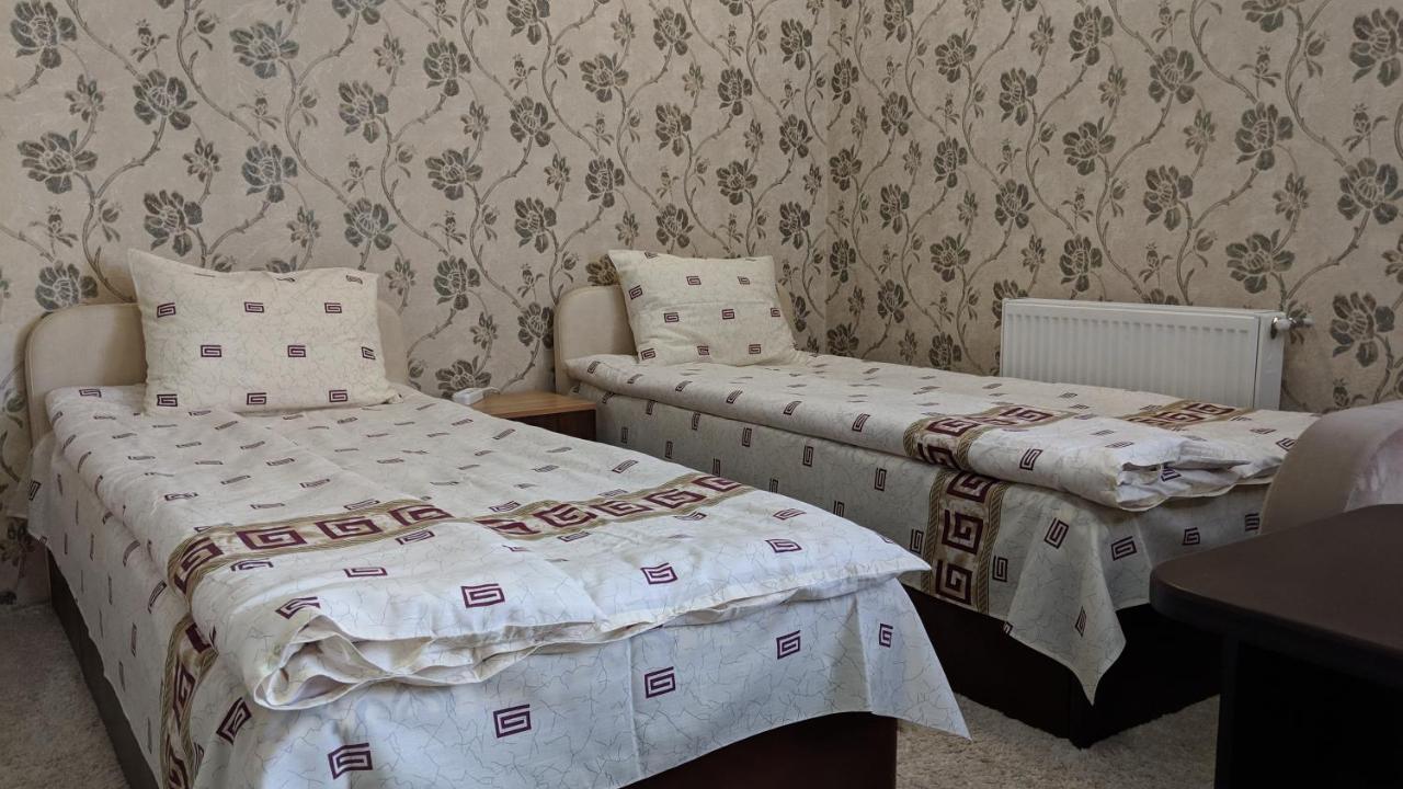 Karavan Hotel Bila Krynytsya  Ngoại thất bức ảnh