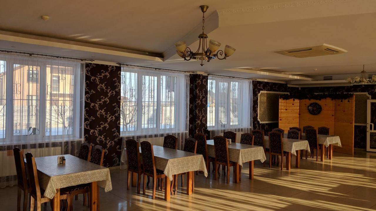 Karavan Hotel Bila Krynytsya  Ngoại thất bức ảnh
