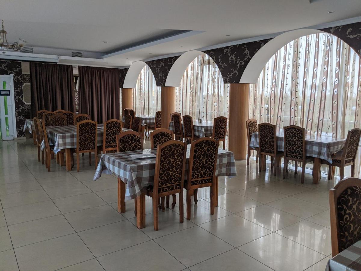 Karavan Hotel Bila Krynytsya  Ngoại thất bức ảnh